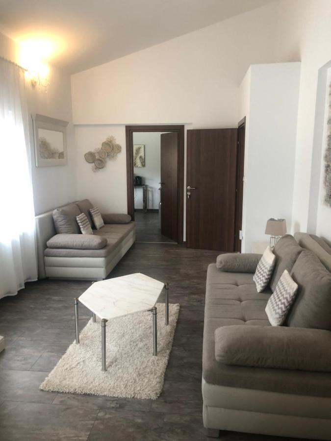 Grey Pearl With Free Ev Ch-Station Apartamento Valbandon Exterior foto