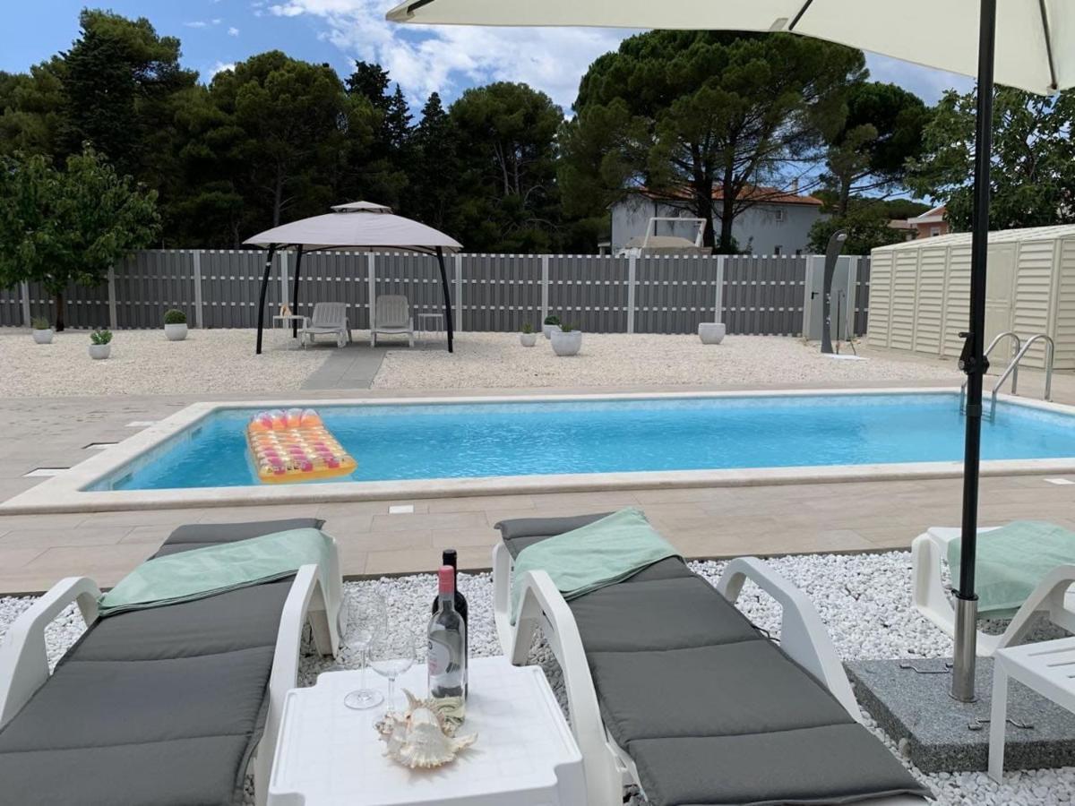 Grey Pearl With Free Ev Ch-Station Apartamento Valbandon Exterior foto