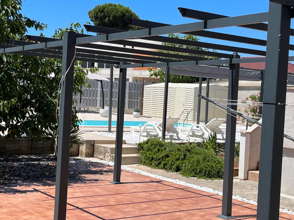 Grey Pearl With Free Ev Ch-Station Apartamento Valbandon Exterior foto