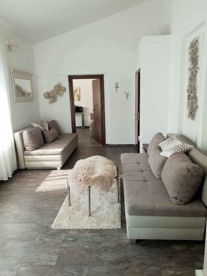 Grey Pearl With Free Ev Ch-Station Apartamento Valbandon Exterior foto