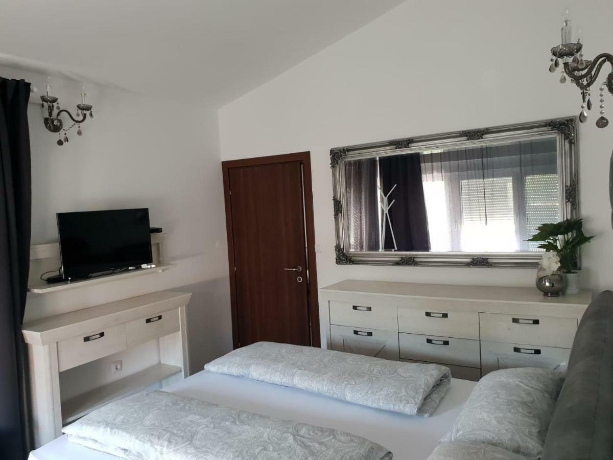 Grey Pearl With Free Ev Ch-Station Apartamento Valbandon Exterior foto